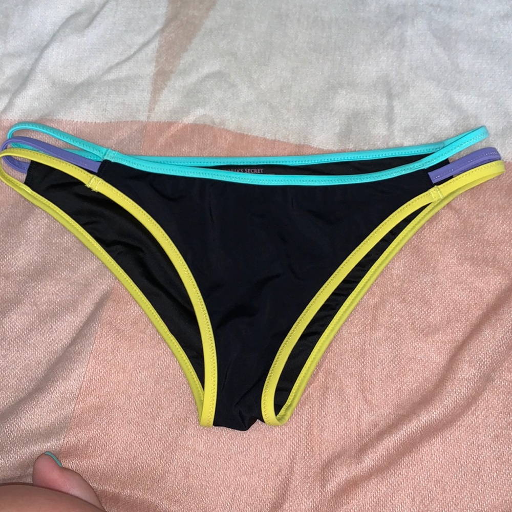 Victoria’s Secret the strappy cheeky bottom size L